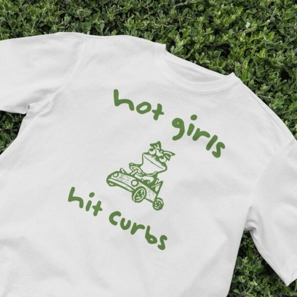 Tops - Hot Girls Hit Curbs T-Shirt, Retro Frog Cartoon Shirt